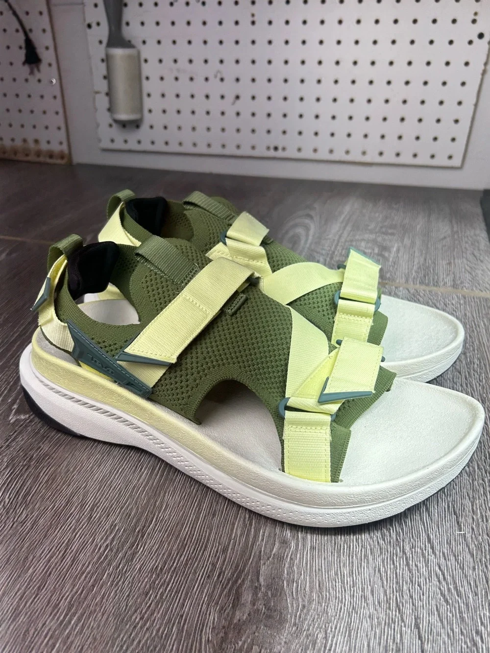 TEVA AVENTRAIL RUNNING SANDALS Olive & Light Yellow Sport Sandals